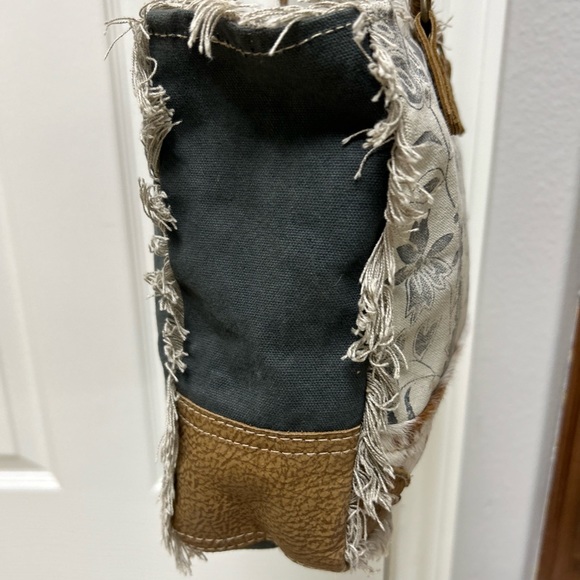 Myra Bag Upcycled Shoulder / Tote Bag cow hide and floral. - Picture 4 of 9